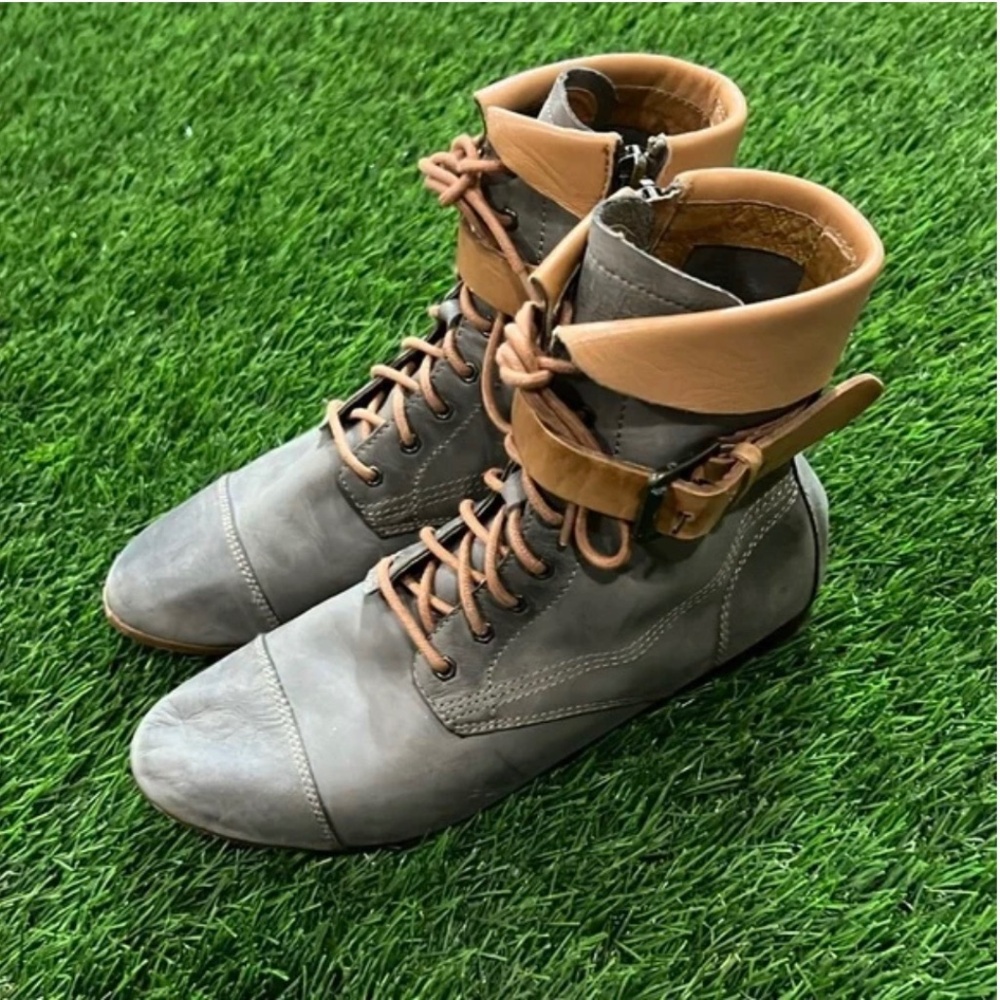 Women’s Gray and Tan Leather Lace-Up Ankle Boots